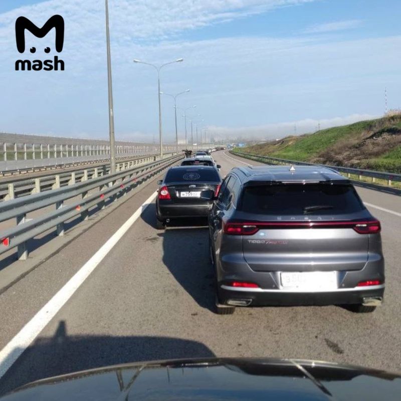 На подъезде к Крымскому мосту возникли огромные пробки