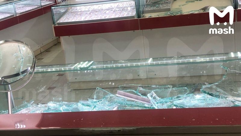 В Тульской области грабители вынесли из ювелирного магазина украшения на 20 миллионов рублей