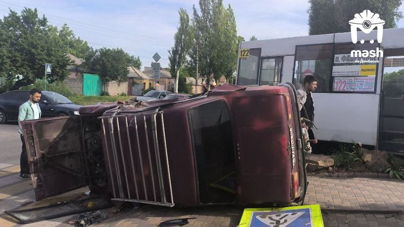 В результате ДТП в Луганске пострадали 6 человек
