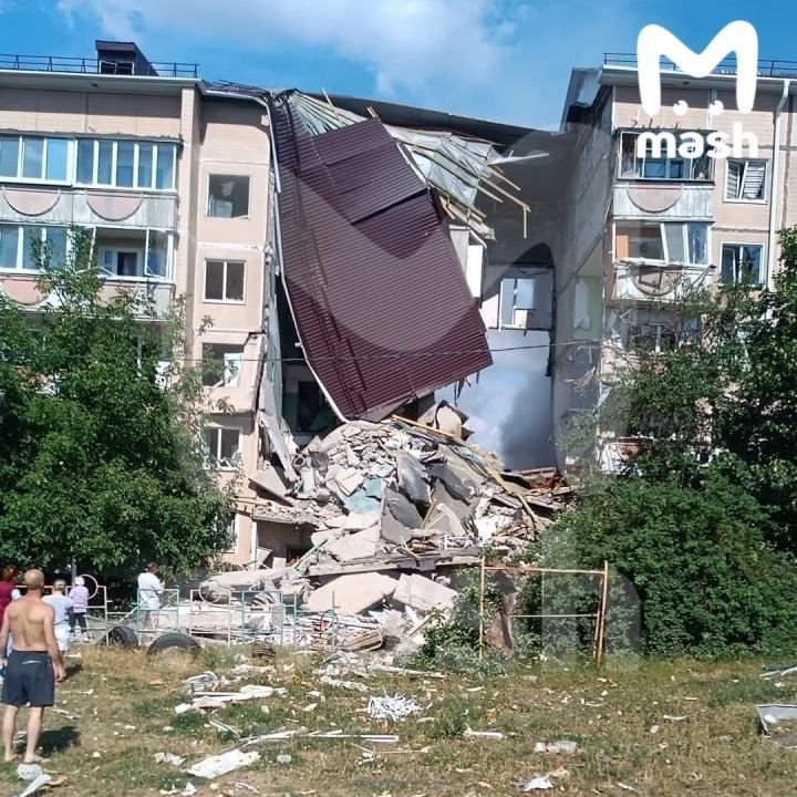 Подъезд жилого дома обрушился в Шебекино после удара ВСУ: последние новости