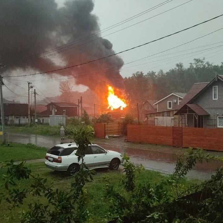 В Новосибирске началась буря и град
