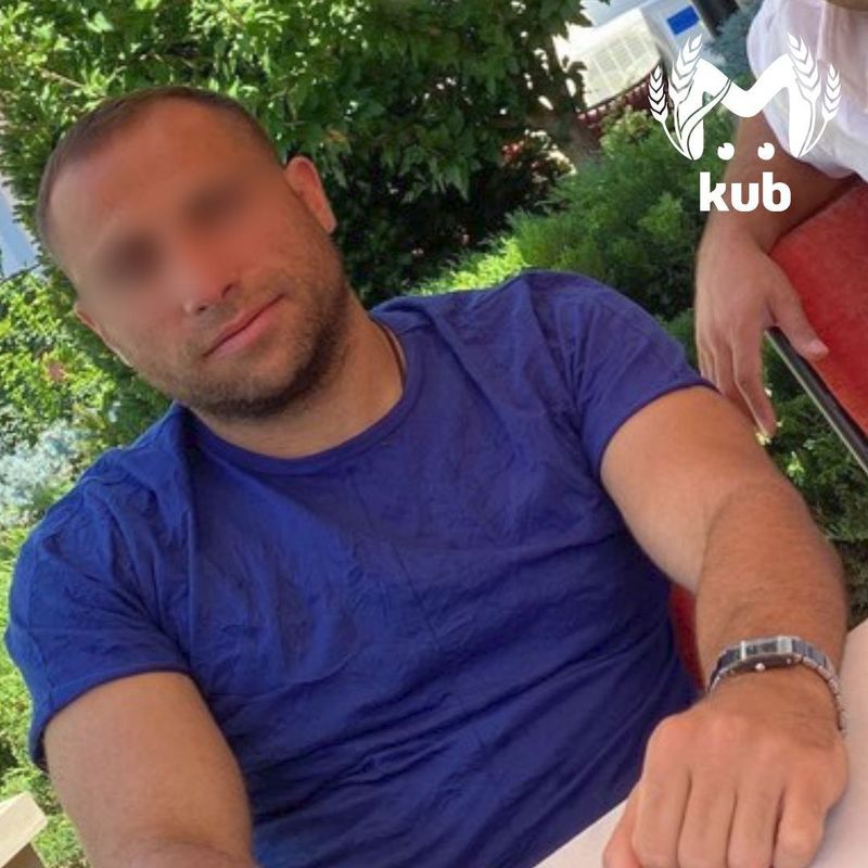 БМВ упал с парковки ТЦ "Галерея" в Краснодаре