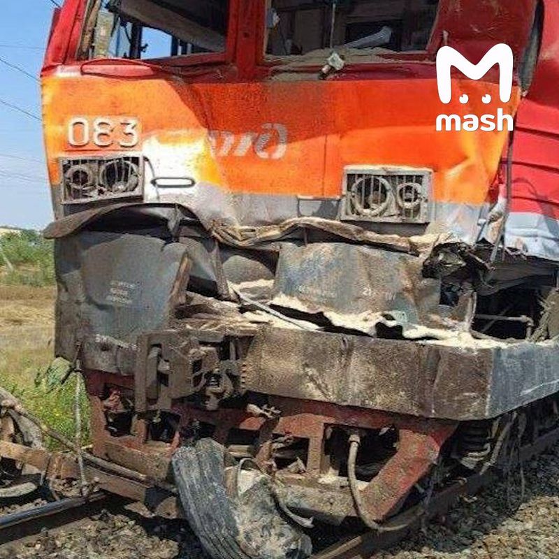 Поезд "Казань — Адлер" сошёл с рельсов в Волгоградской области: видео с места и все подробности