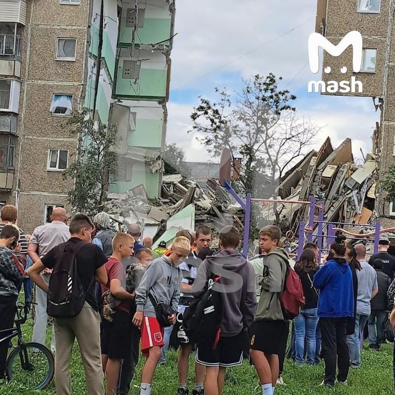 Взрыв в пятиэтажке в Нижнем Тагиле: первые фото и видео с места