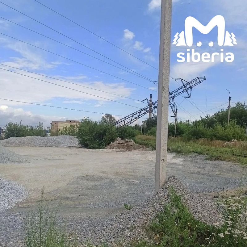 Погрузчик снёс вышку ЛЭП в Бердске