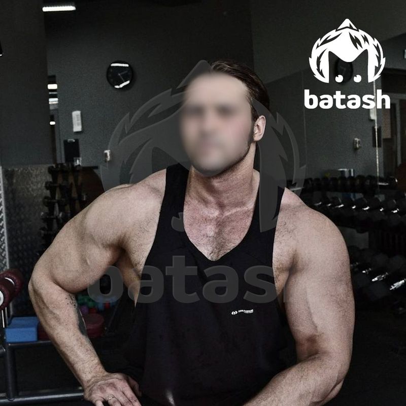 В Уфе мужчина облил машину бывшей девушки краской и расцарапал гвоздём