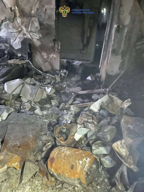 Ночной пожар в московском ЖК "Селигер Сити": видео взрывов и все подробности