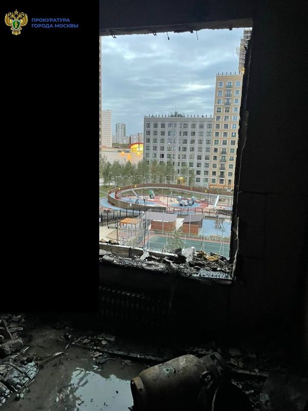 Ночной пожар в московском ЖК "Селигер Сити": видео взрывов и все подробности