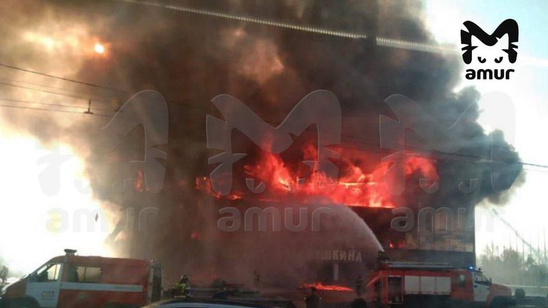 Пожар уничтожил театр музыкальной комедии в Хабаровске