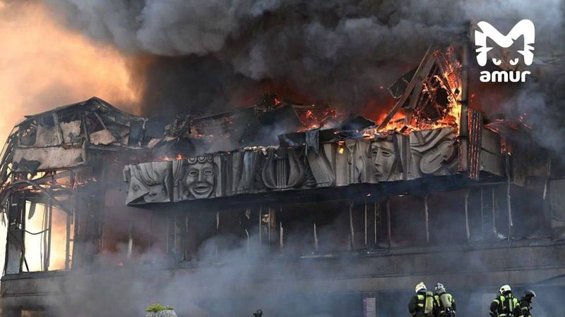 Пожар уничтожил театр музыкальной комедии в Хабаровске