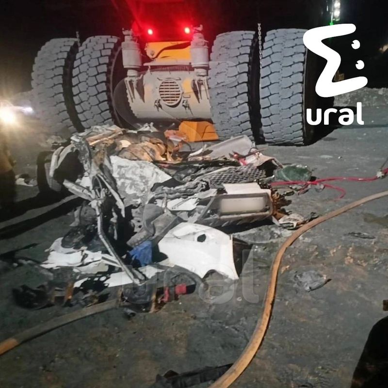 В Качканарском карьере БелАЗ раздавил УАЗ Патриот с людьми внутри