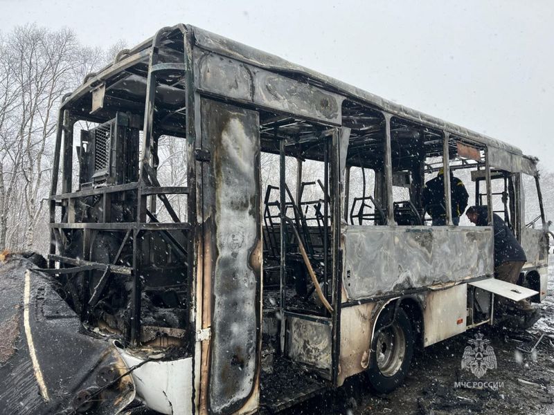 Автобус с людьми загорелся на Камчатке