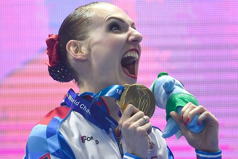 Как отдать ребёнка на синхронное плавание?
