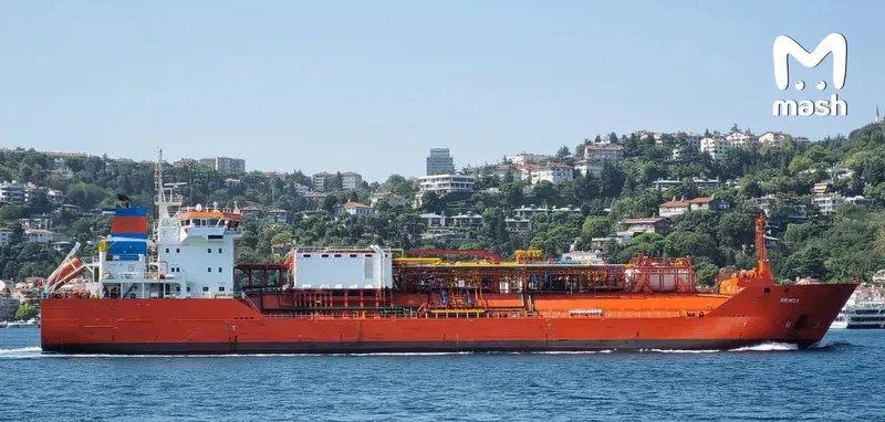 Российские "Герани" подбили танкер с тоннами природного газа, прибывший в порт Украины