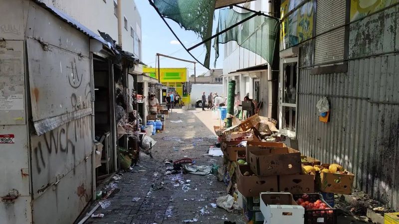 Беспилотник ударил по рынку в Токмаке: последние данные