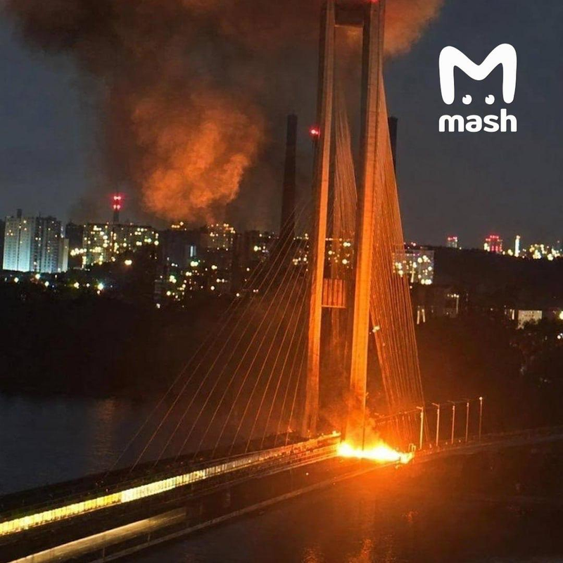 ВС РФ ударили реактивными "геранями" по мостам через Днепр